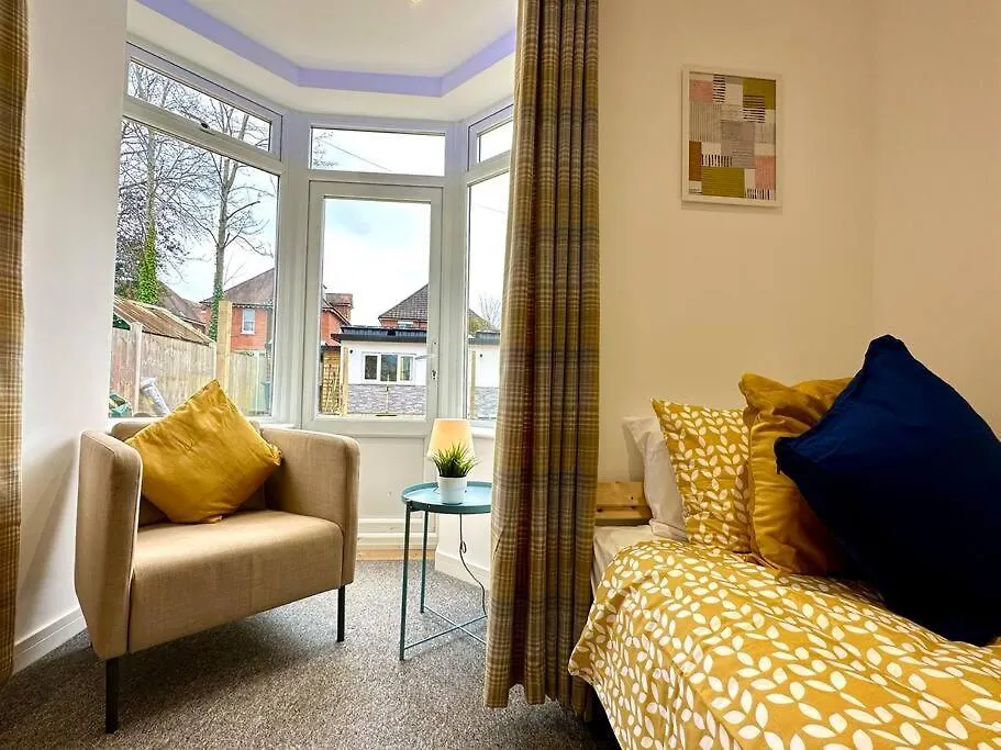 Spacious Bournemouth Retreat: 4-Bedroom Group Haven with Smart Amenities