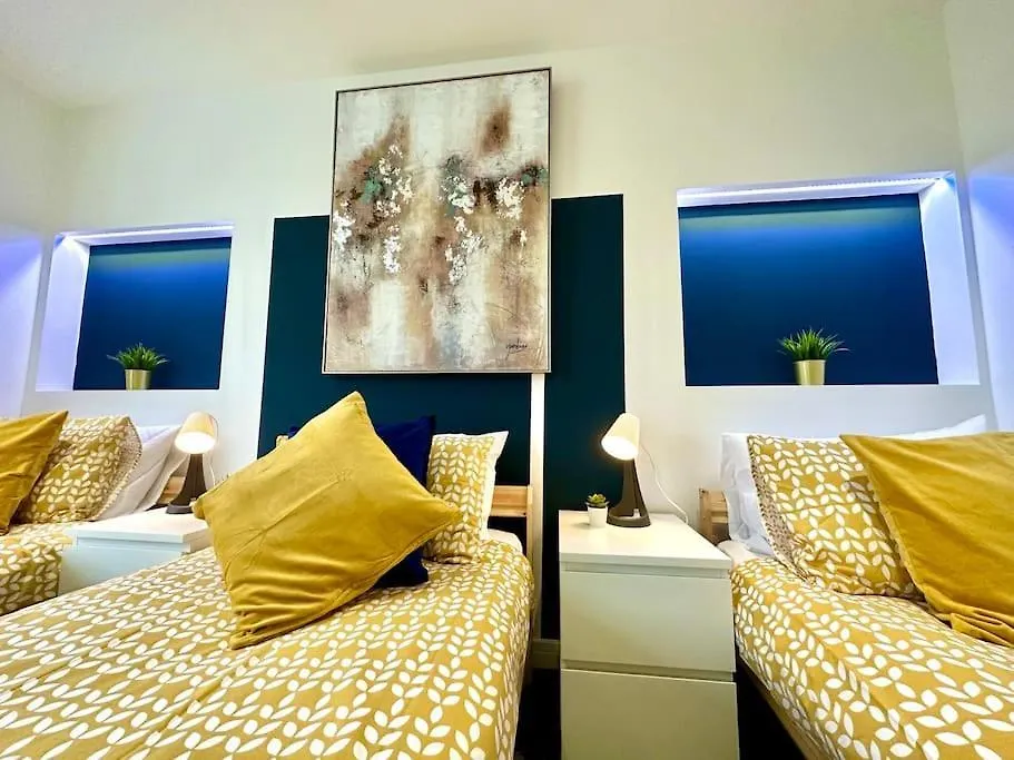 Spacious Bournemouth Retreat: 4-Bedroom Group Haven with Smart Amenities