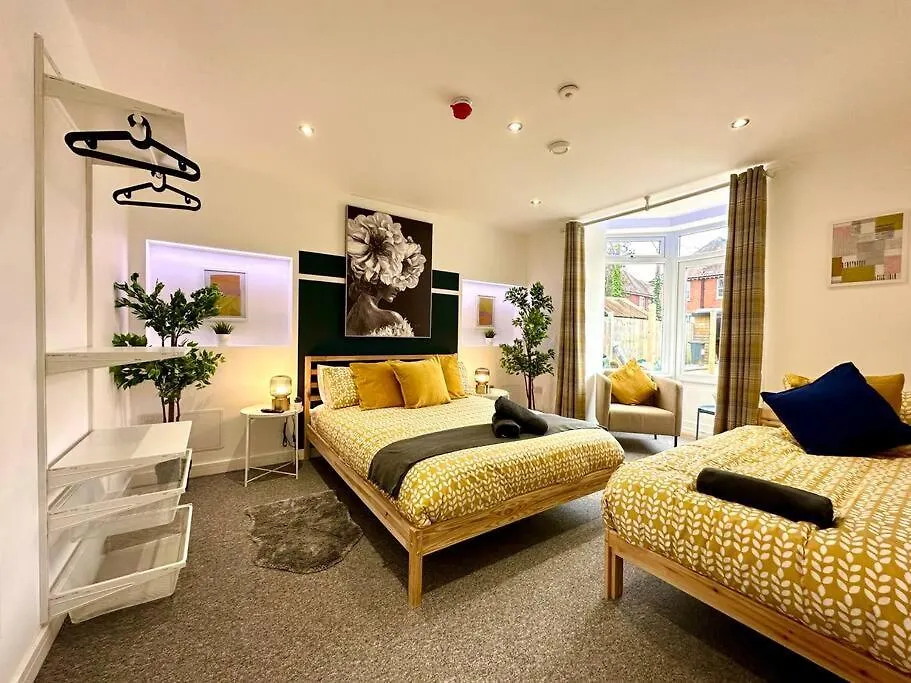 Spacious Bournemouth Retreat: 4-Bedroom Group Haven with Smart Amenities